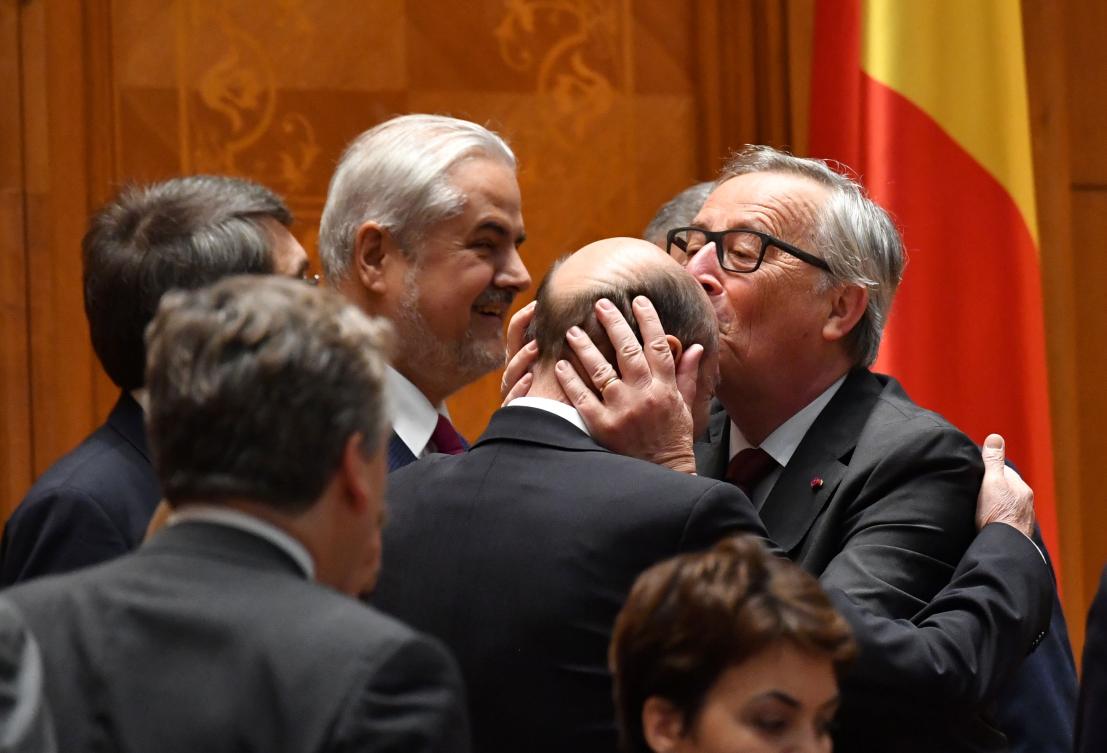 de ce a pupat Juncker chelia lui Traian Băsescu?